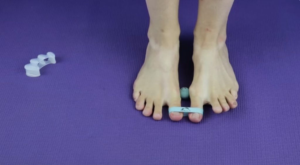 Bunion Exercise: stretching the toes using a band